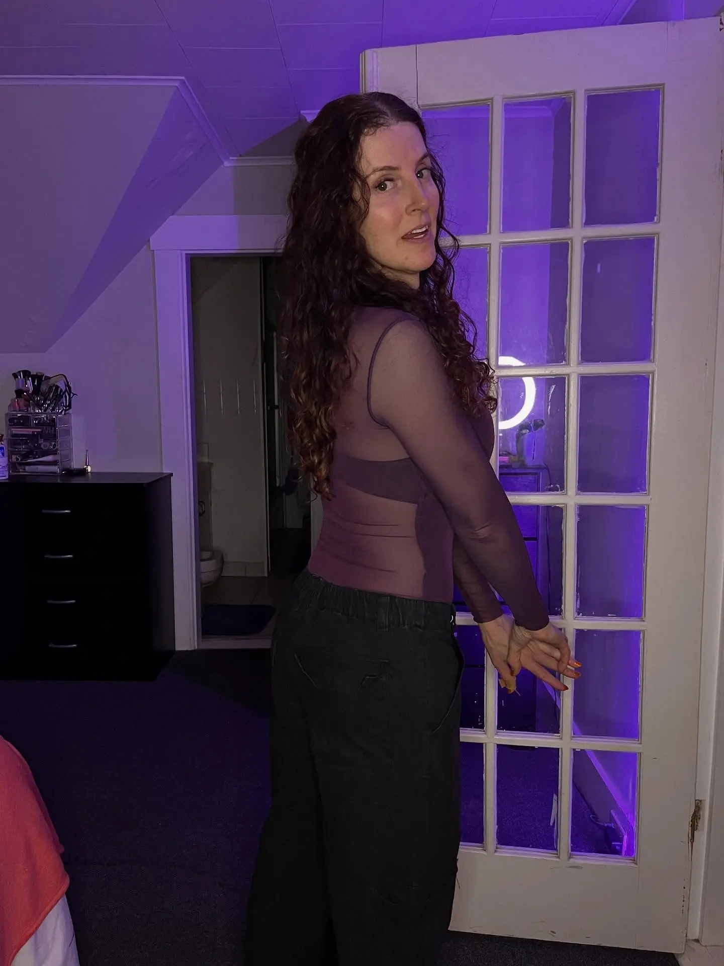 Zvodná Zora túži po iskre - Image 1